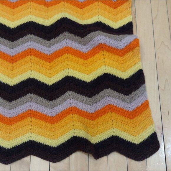 Vtg 70s Handmade Crochet Lap Blanket Afghan Chevron Zig Zag Brown Orange 37 X 55 - Picture 3 of 6